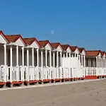 Отель Byron 5*