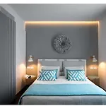 Byron Hotel