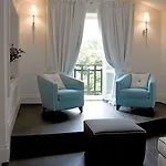 Byron Hotel