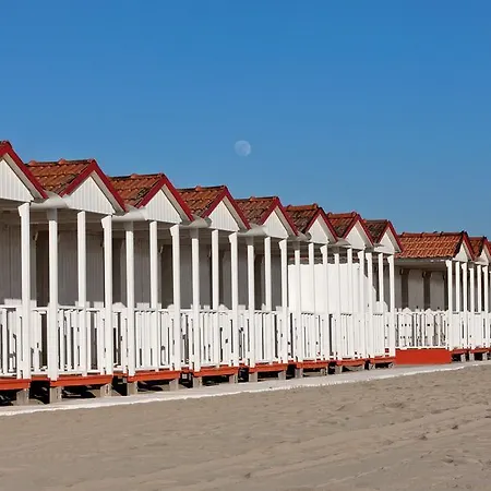 Отель Byron 5*