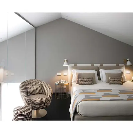 Byron Hotel